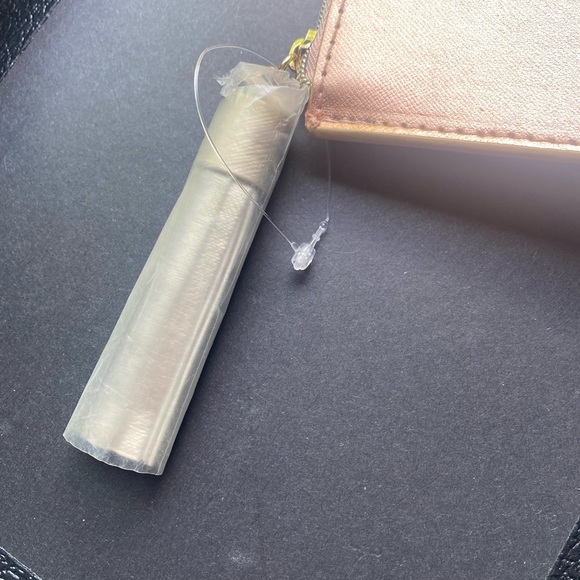 Michael Kors ombré clutch with metal tassel NWT - Picture 2 of 9